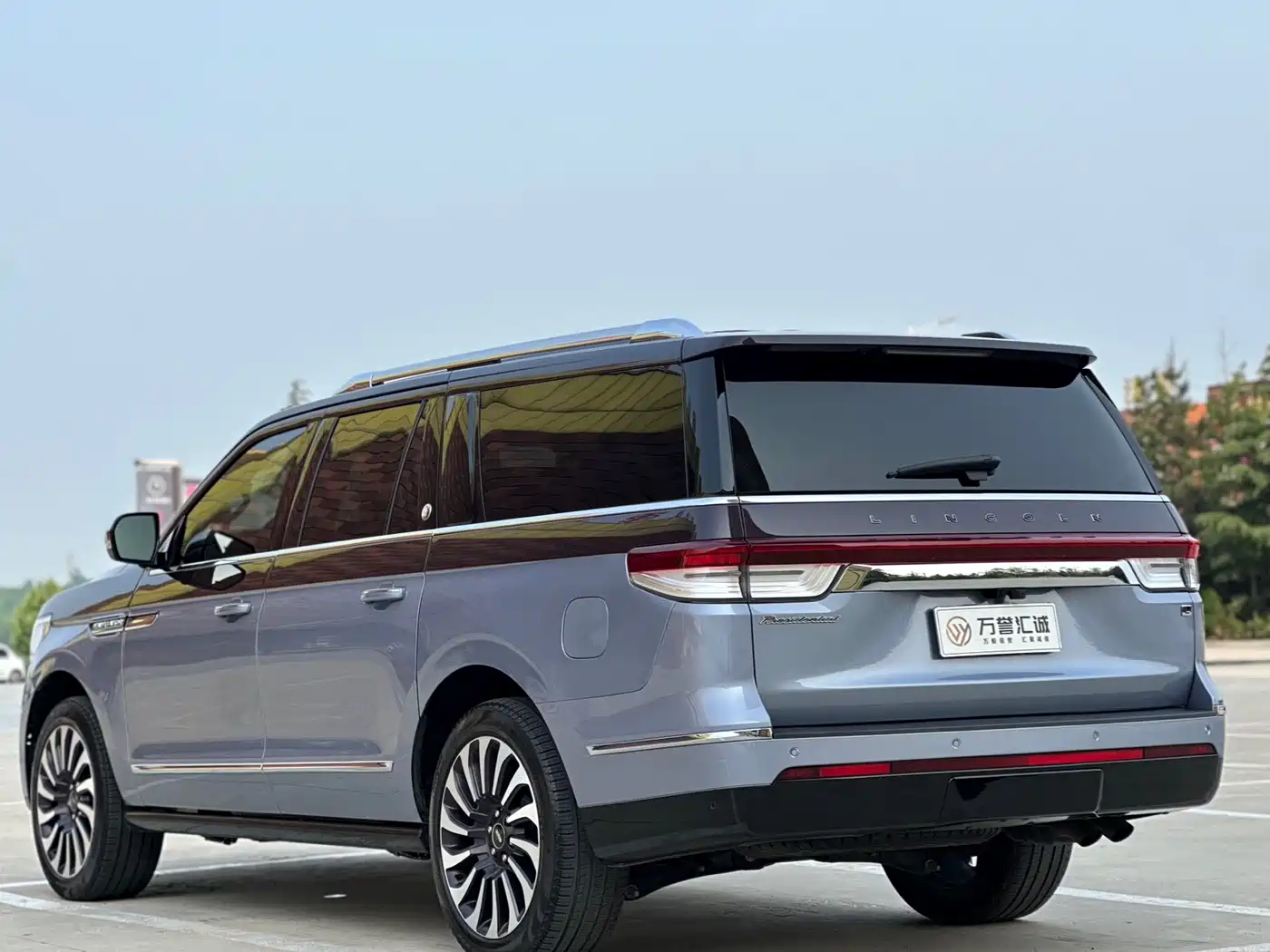LINCOLN NAVIGATOR ONE