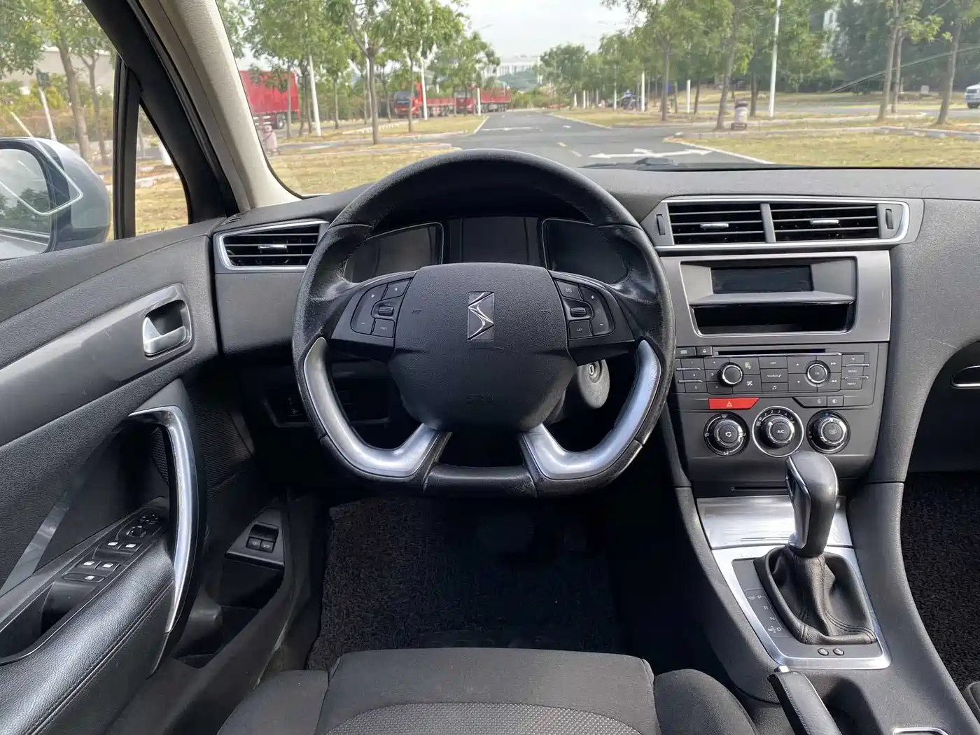 Фото 20 - DS 5LS