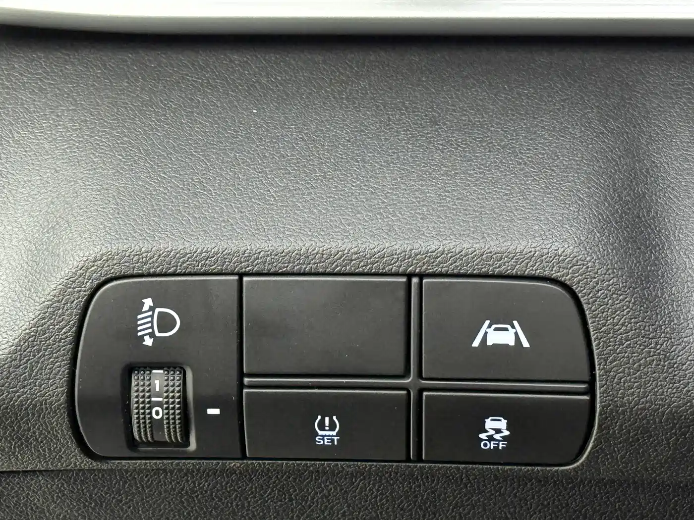 Hyundai Elantra 2021 1.5L CVT LUX Premium Edition фото 14