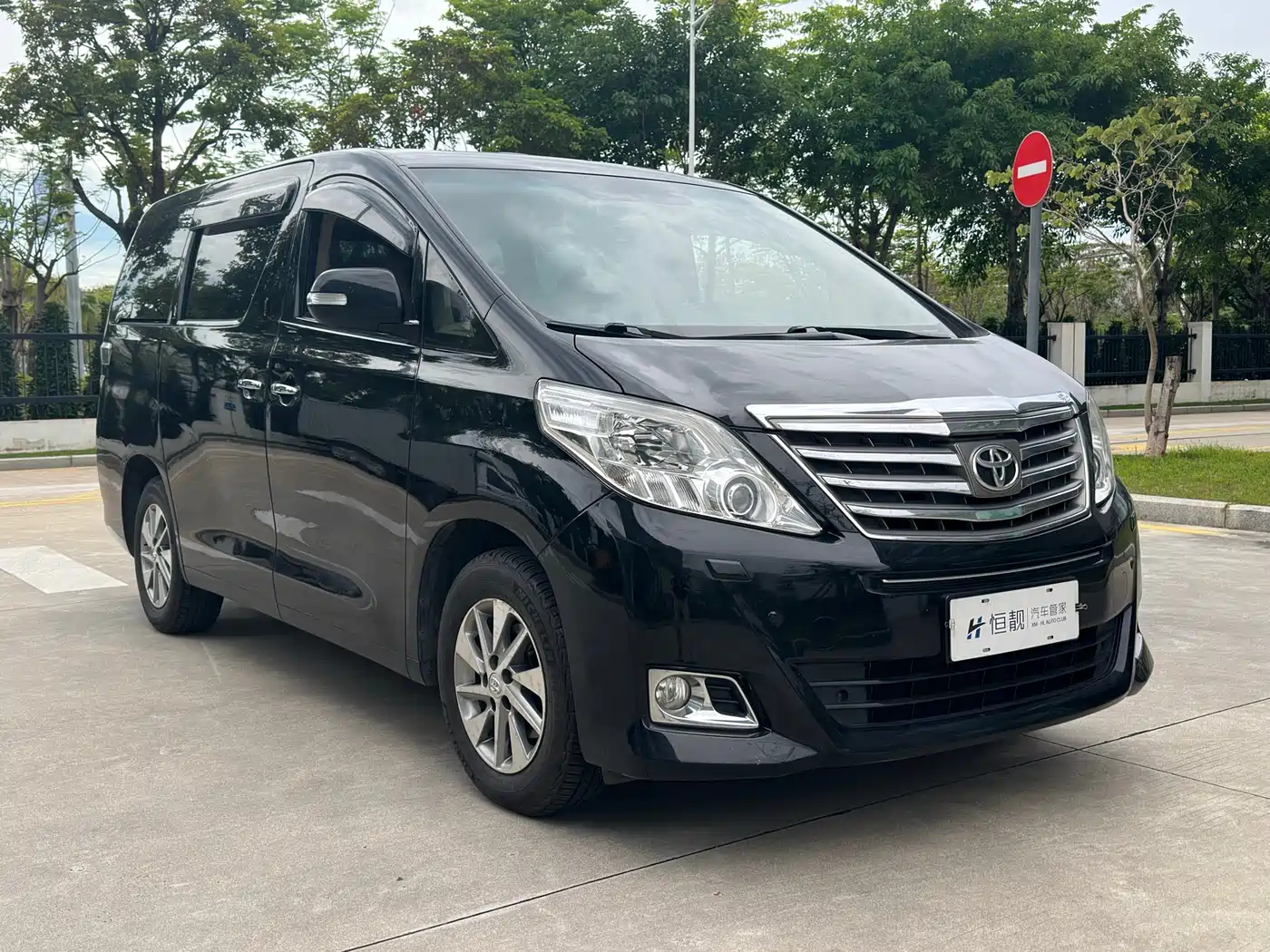 Toyota Alphard 2012 3.5L Luxury Edition фото 2