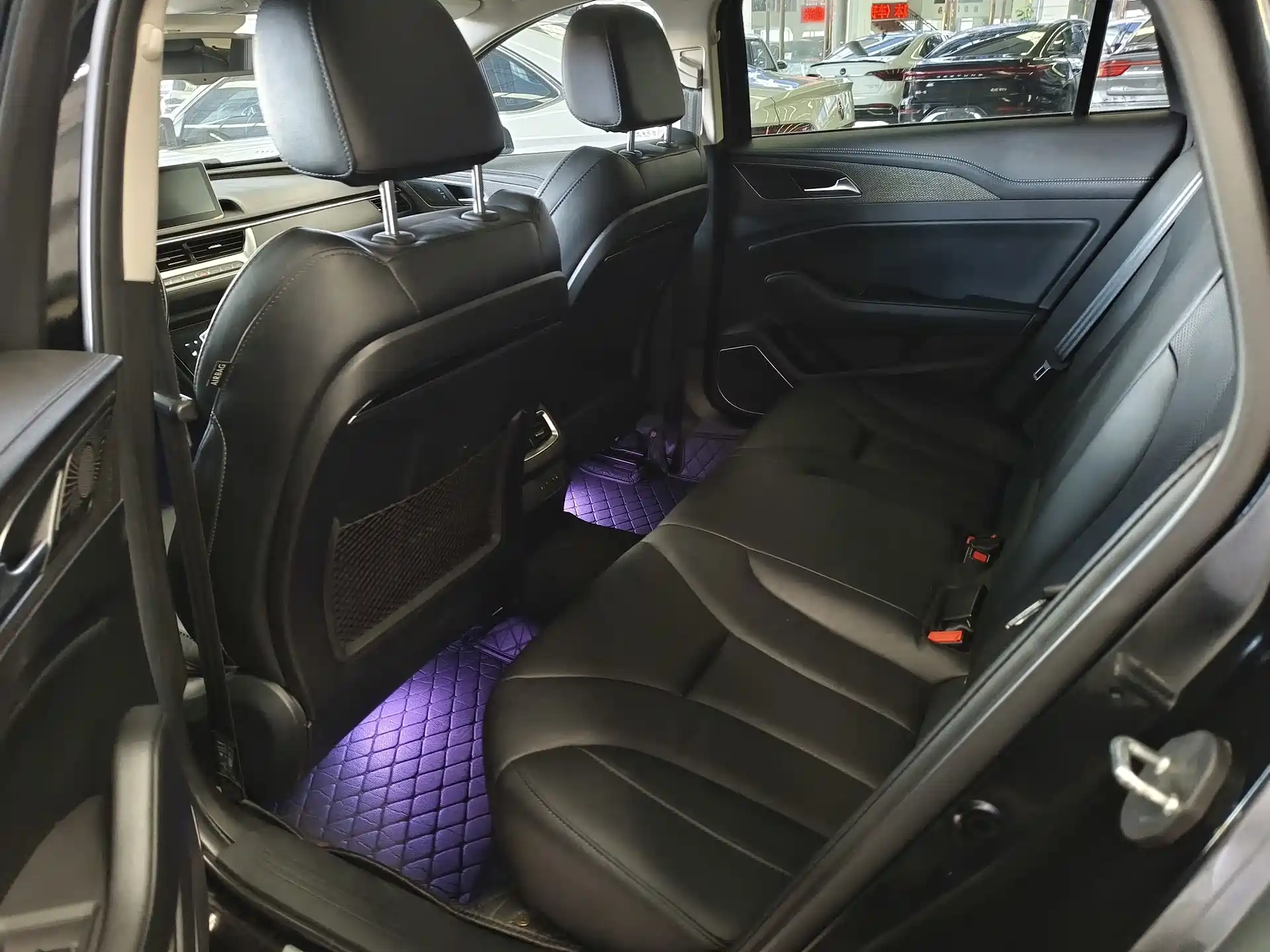 Фото 7 - Hongqi H5