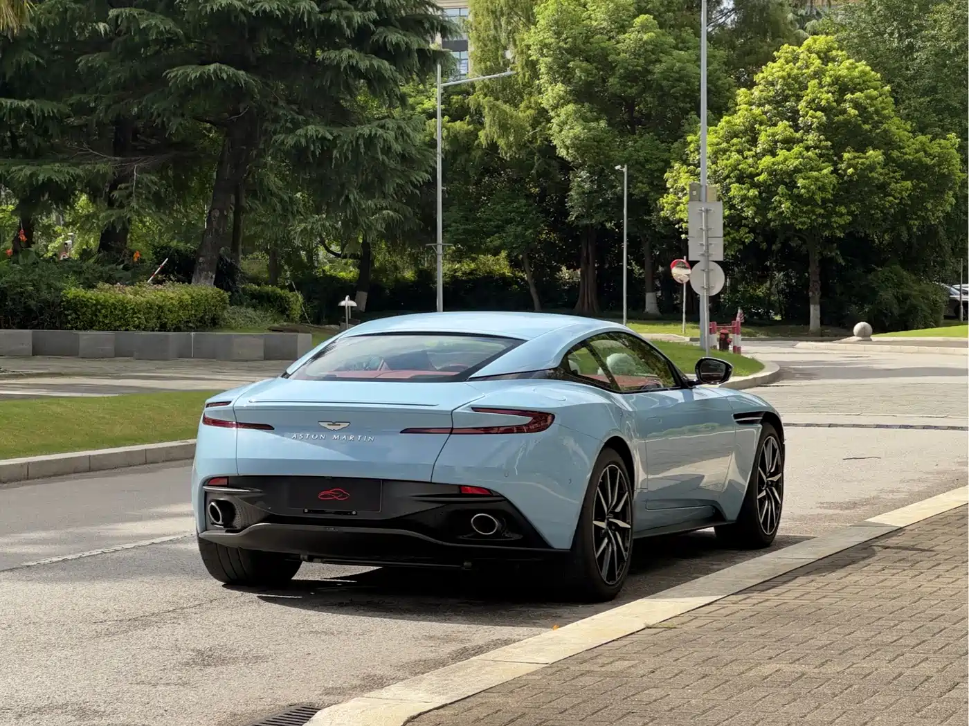 Aston Martin DB11 2022 2022 4.0T V8 Coupe