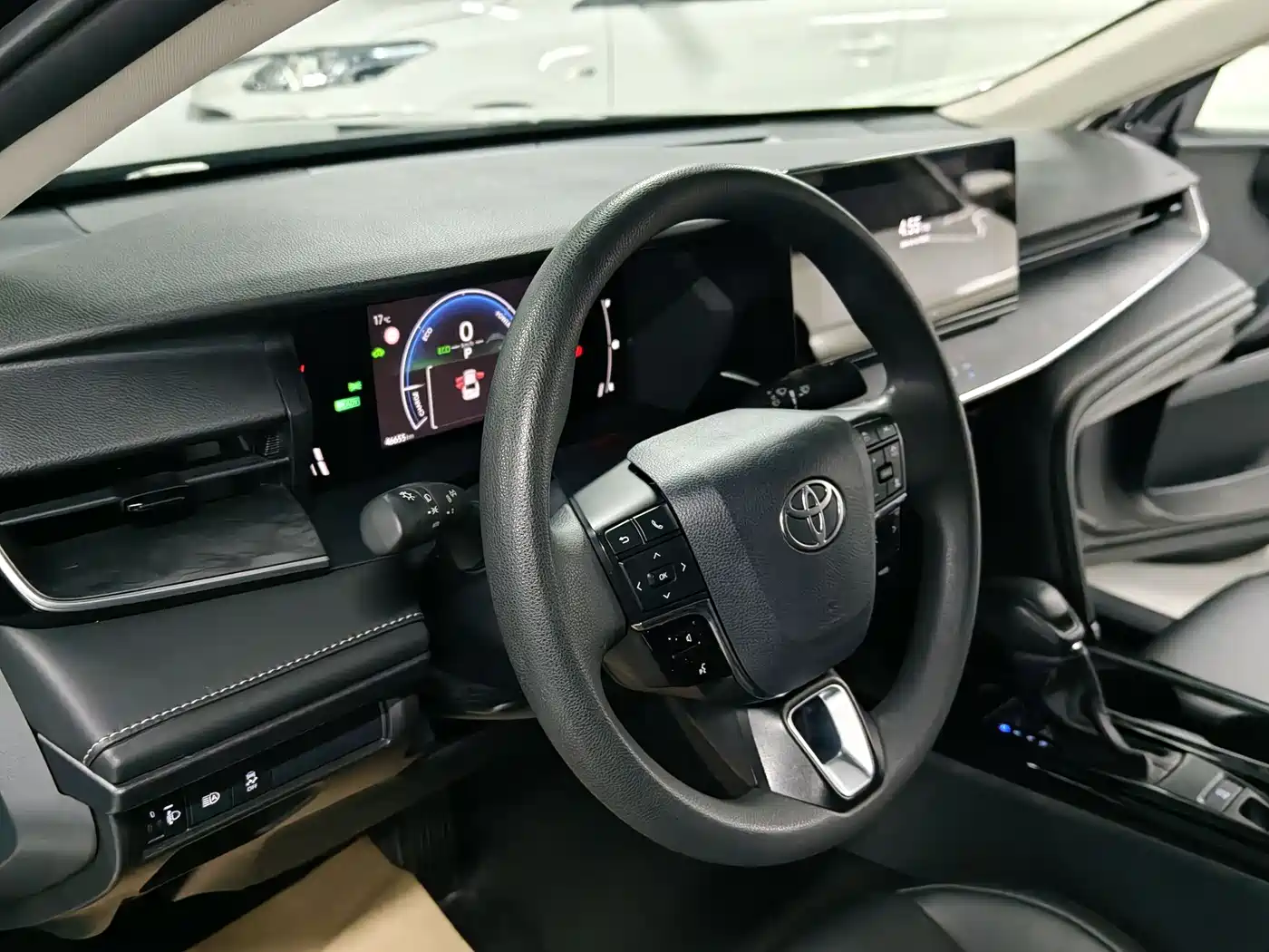 Toyota Camry 2024 Hybrid 2.0HE Elite Edition фото 14