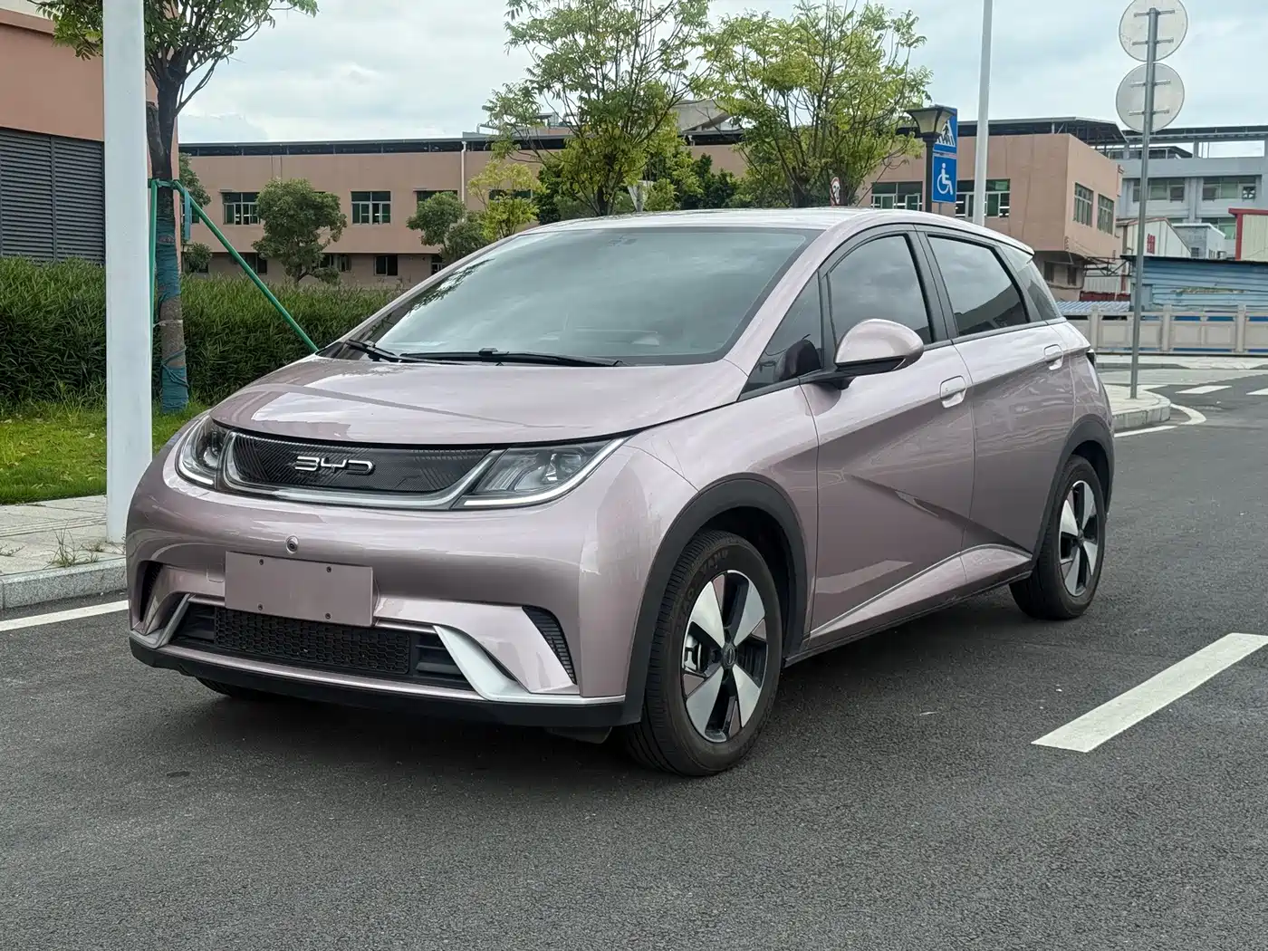 BYD Dolphin 2024