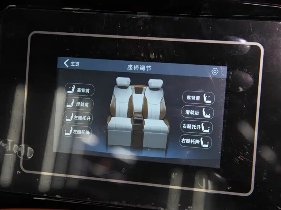 Mercedes-Benz Vito 2024 2.0T Business 7-Seater фото 24