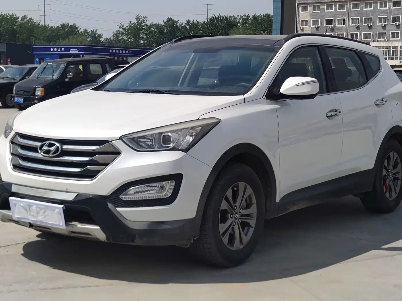 Hyundai Santa Fe 2013 2013 Model 2.4L Automatic 2WD Smart