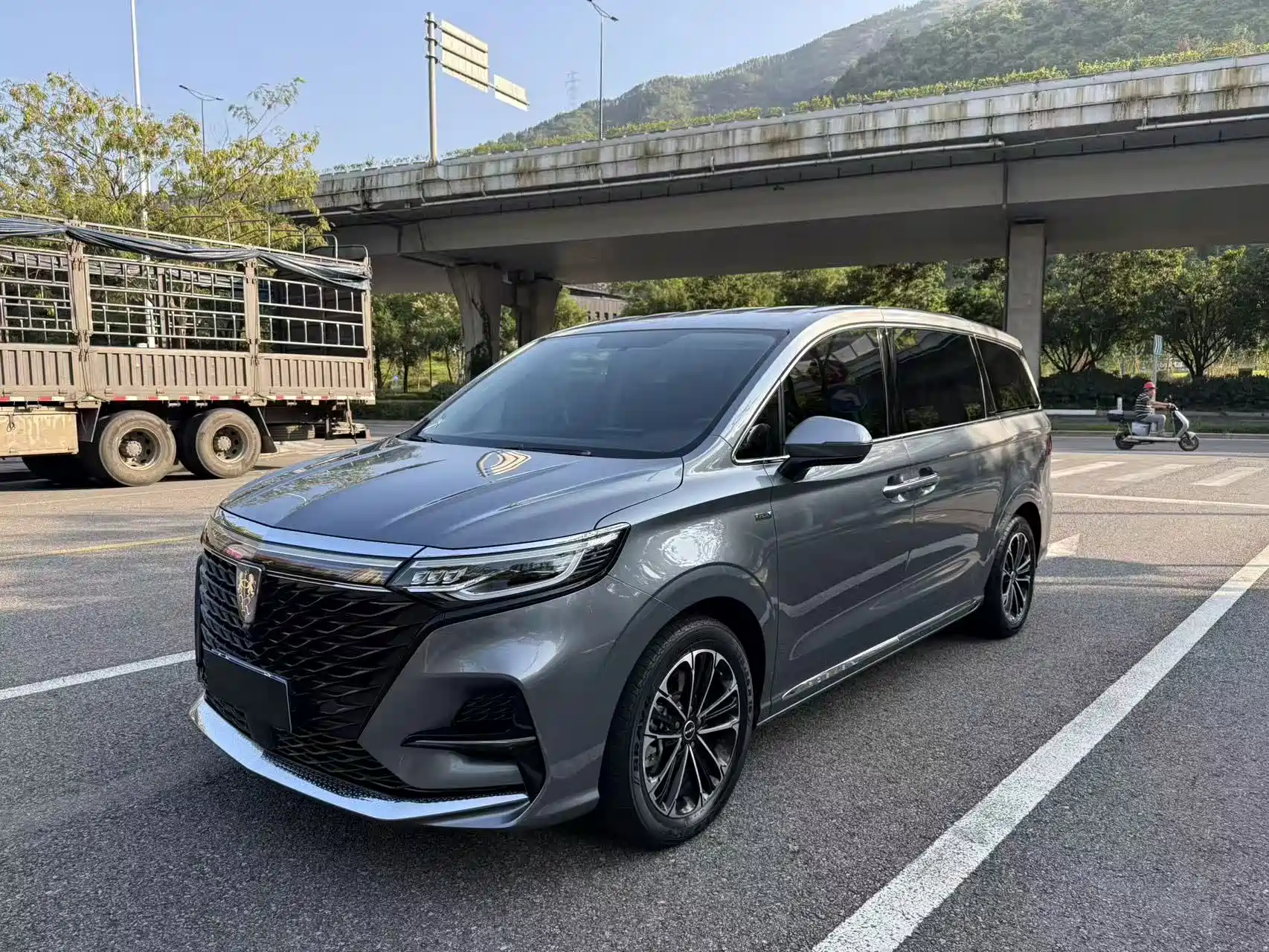 Фото 1 - Roewe iMAX8