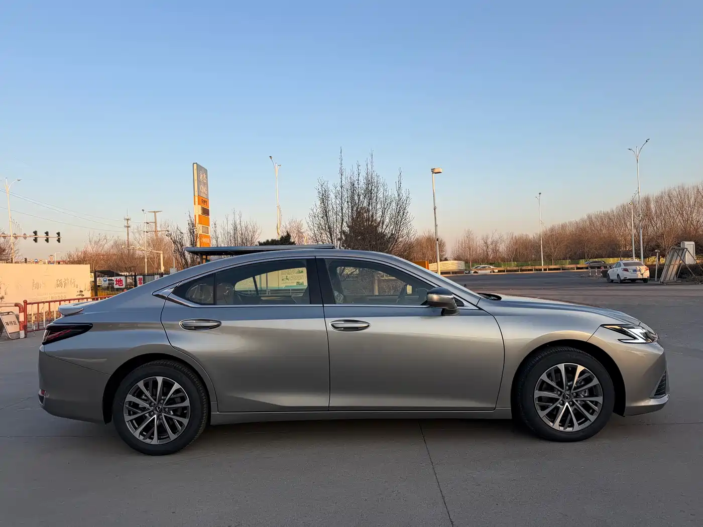 Lexus ES 2025 300h Ultimate Edition фото 4
