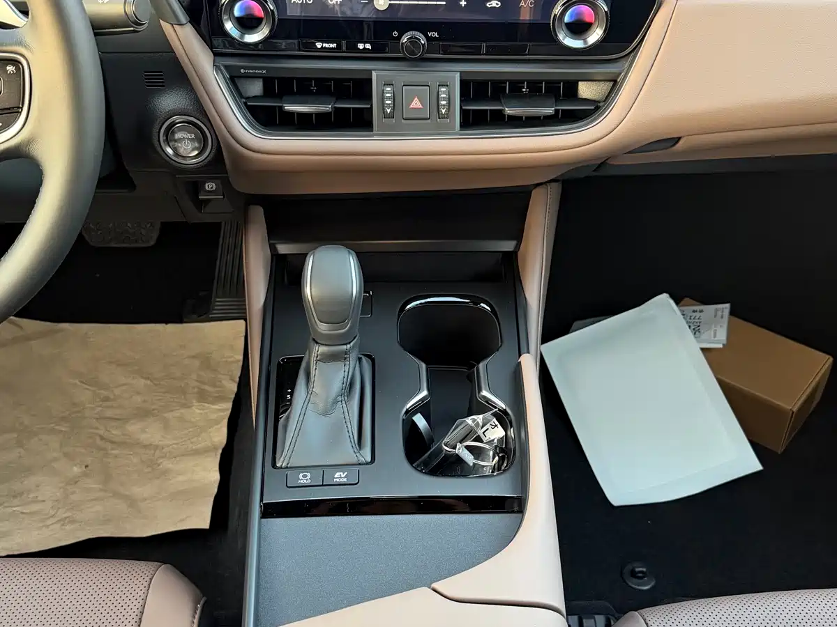Lexus ES 2025 300h Ultimate Edition фото 13