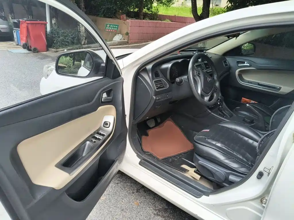 Haima Familia 2015 2014 M5 1.6L Automatic Comfort
