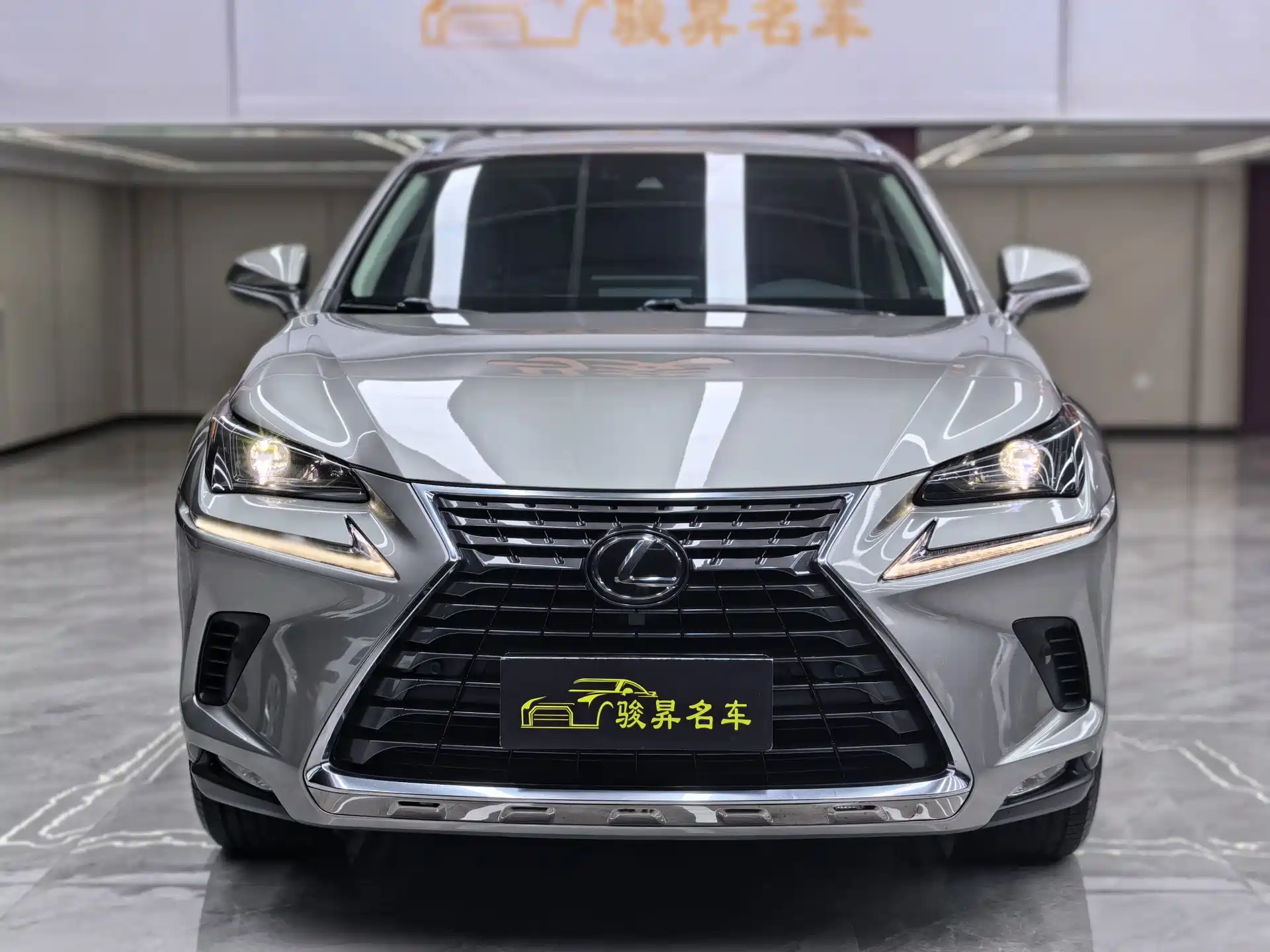 Фото 2 - Lexus NX