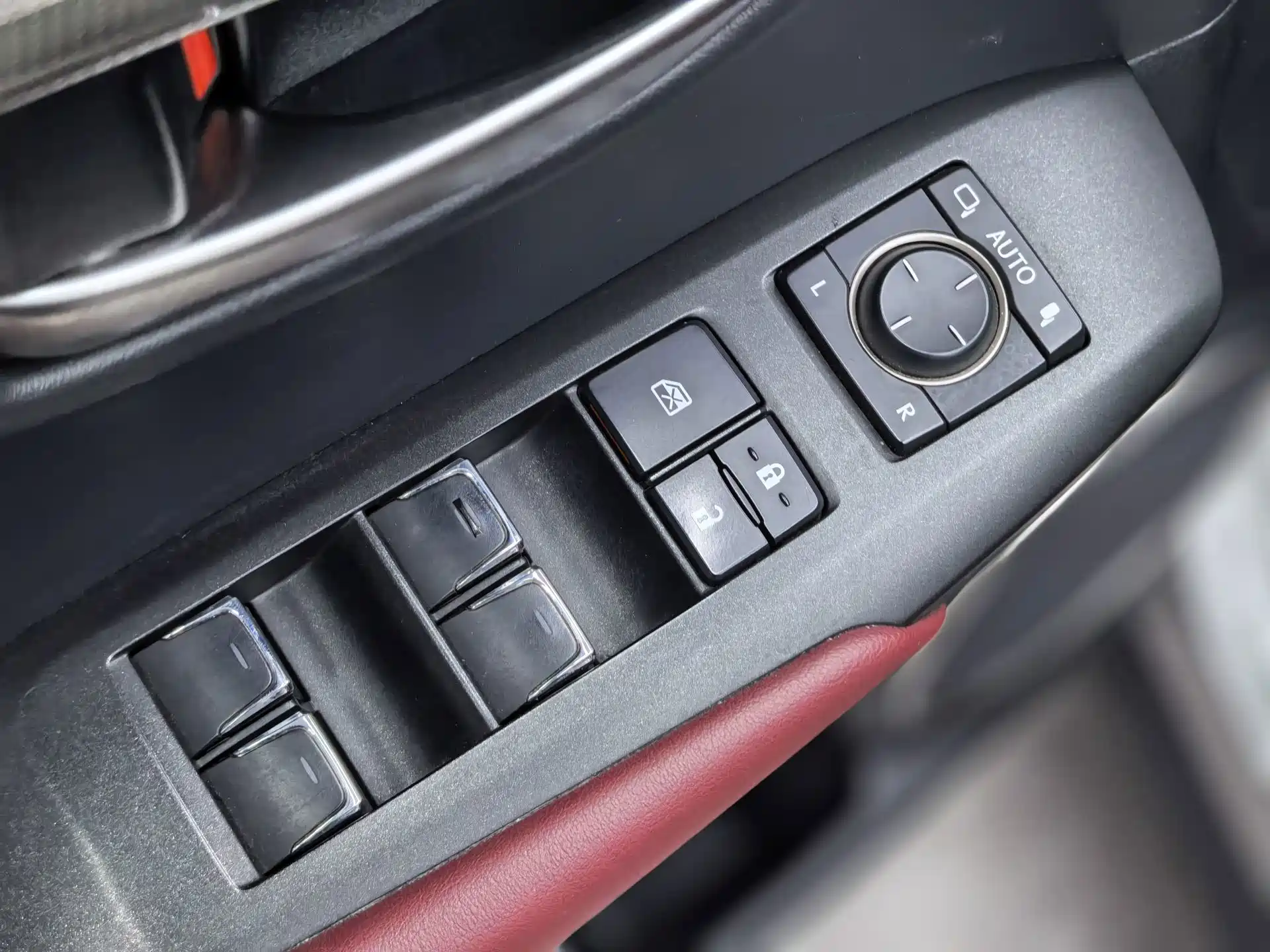 Фото 20 - Lexus NX