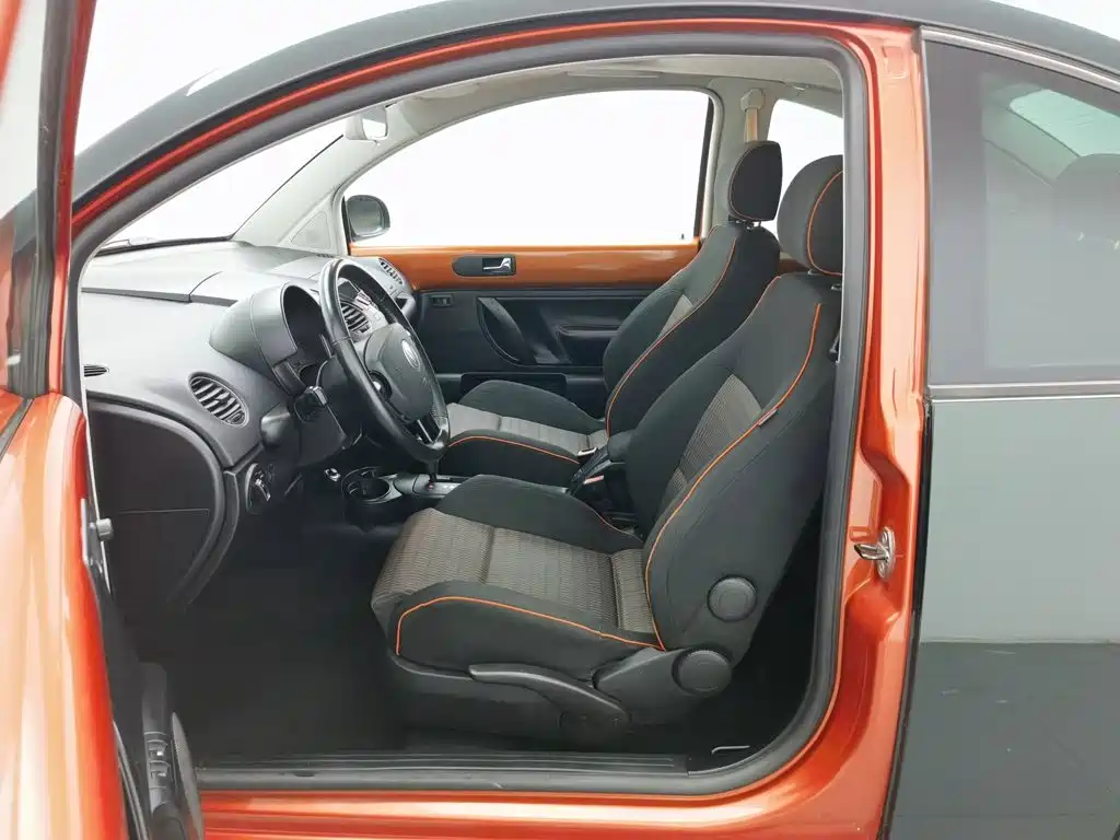 Volkswagen Beetle 2010 2010 Model 2.0 BlackOrange Comfort Edition
