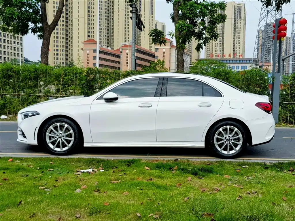 Mercedes-Benz A-Class 2021 A 200 L Sport Sedan Dynamic Type фото 4