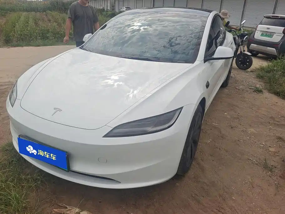Tesla Model 3 2025