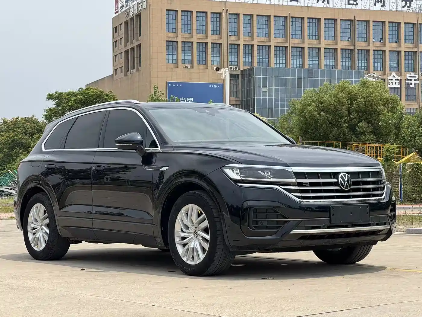 VOLKSWAGEN TOUAREG