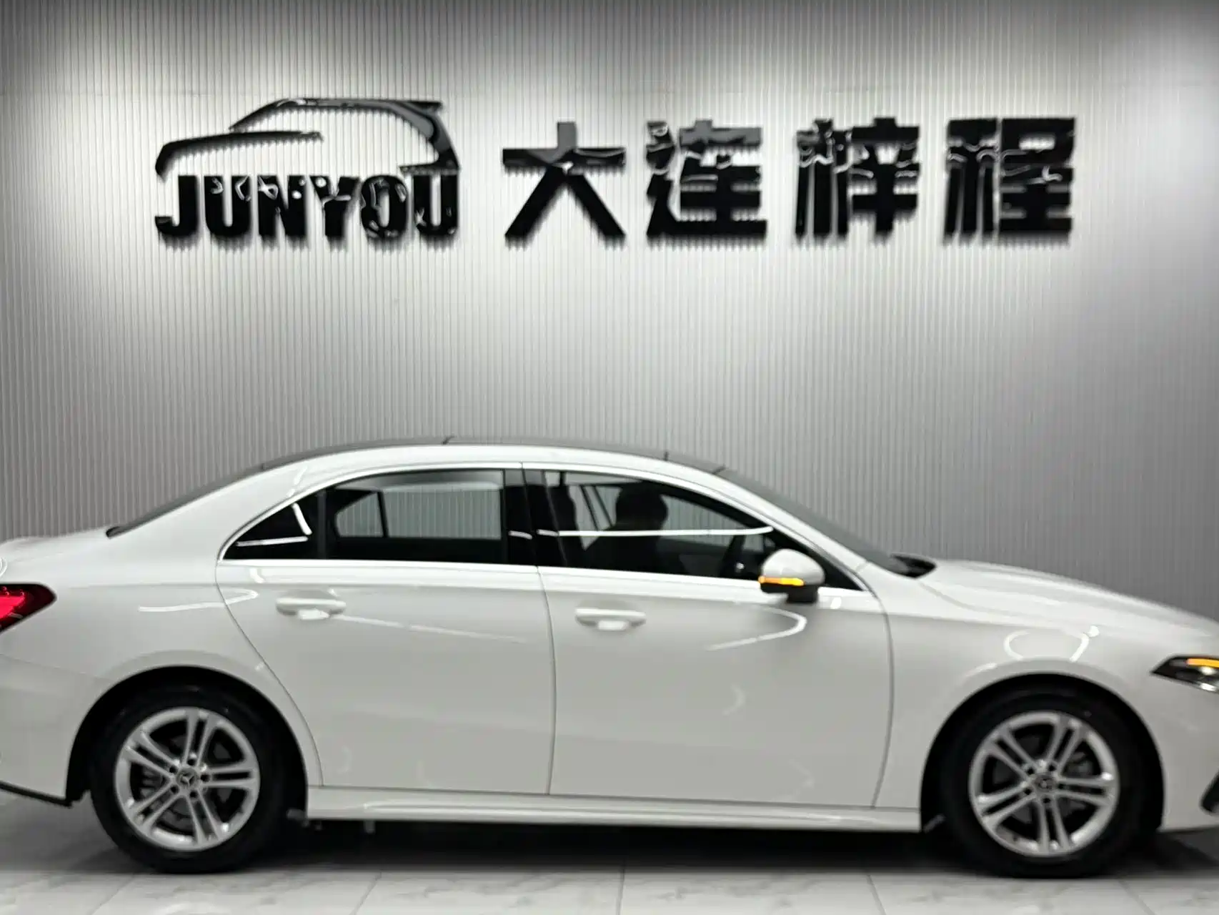 صورة 8 - Mercedes-Benz A-Class