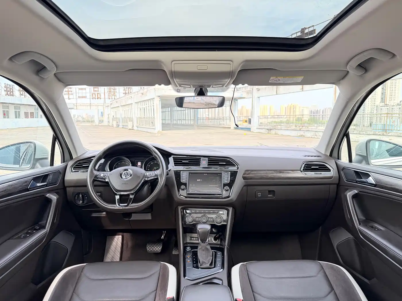 Volkswagen Tiguan L 2017 330TSI Automatic 2WD Luxury Edition фото 6