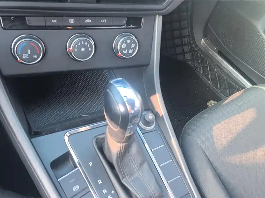Volkswagen Bora 2020 1.5L Automatic Comfort фото 16