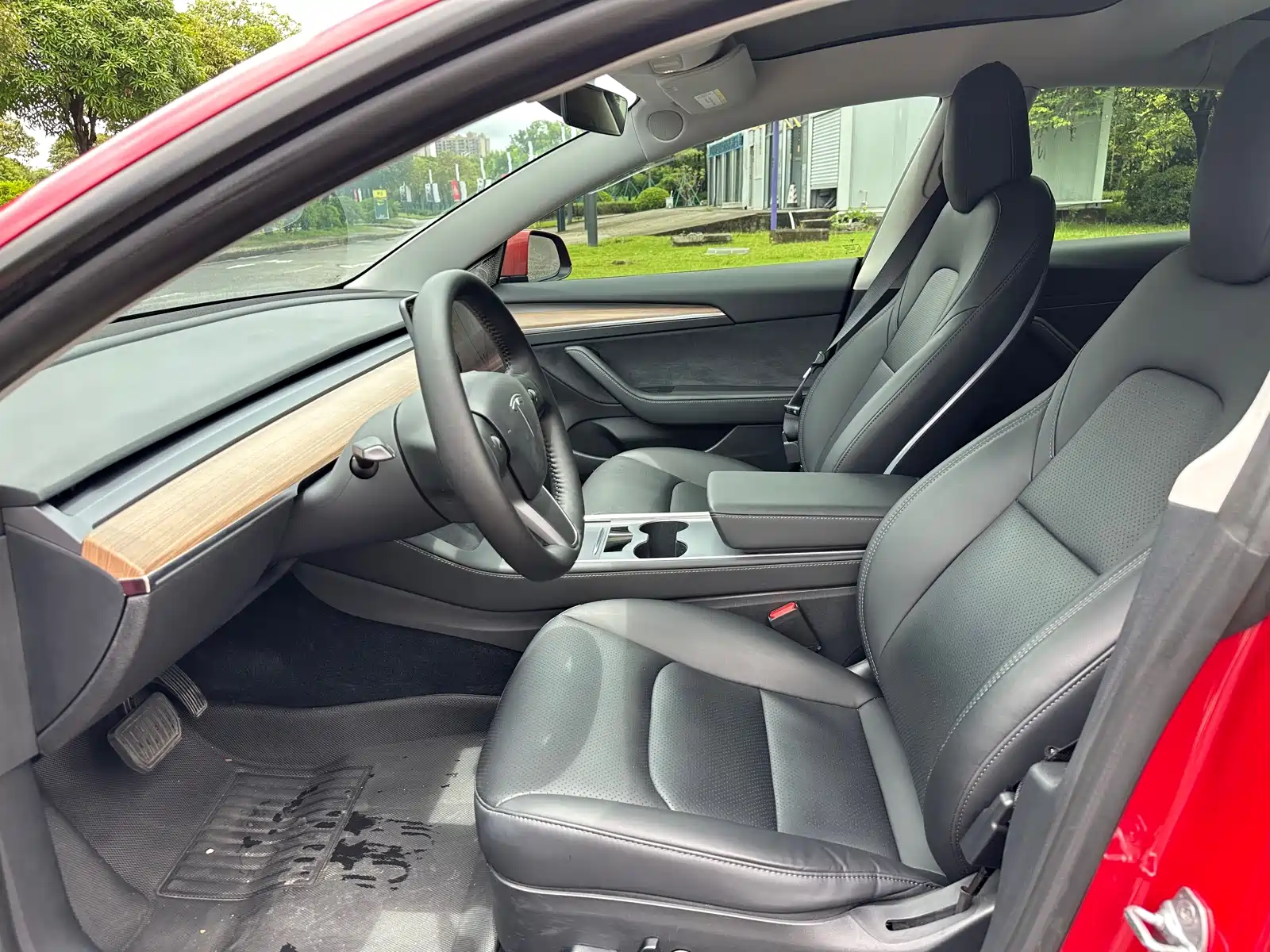 Фото 10 - Tesla Model 3