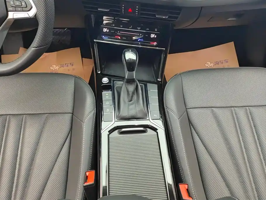 Volkswagen Passat 2025 Outstanding 330TSI Elite Edition фото 16