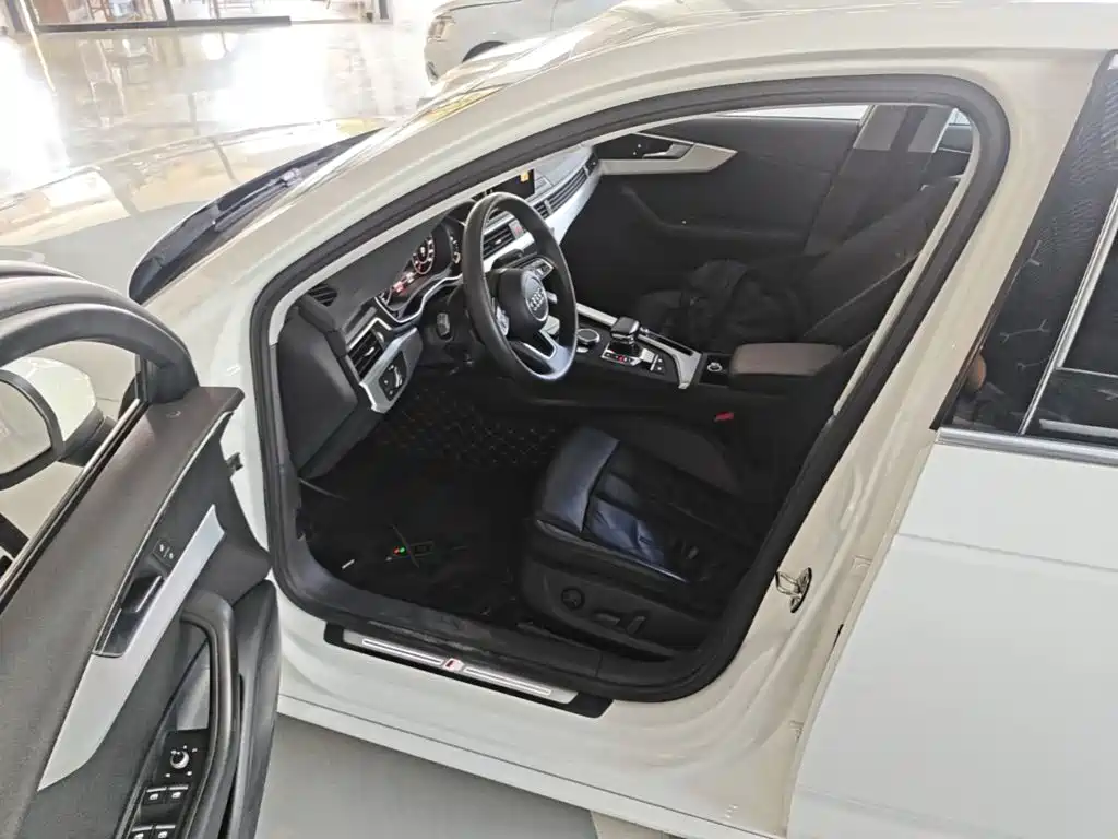 Photo 16 - Audi A4L