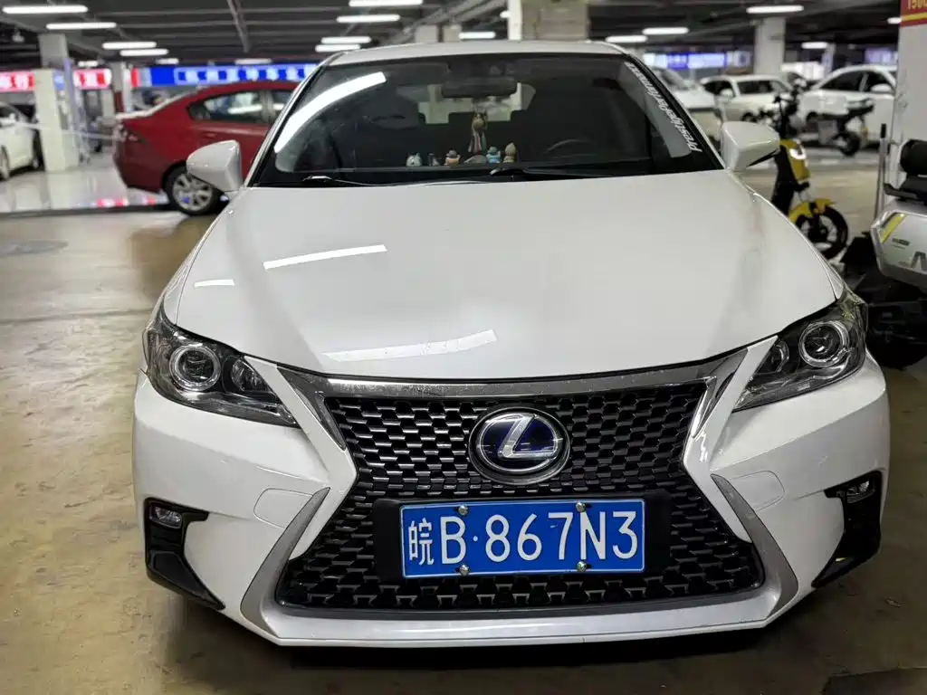 Фото 10 - Lexus CT