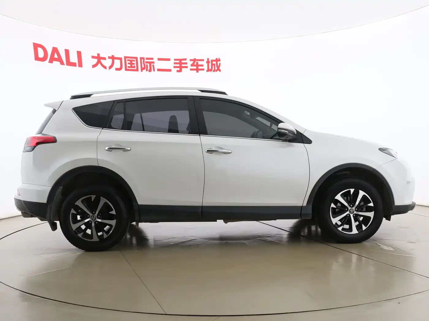 Toyota RAV4 Rongfang 2016 2.0L CVT 2WD Smart (China V) фото 4