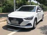 Фото 2 - Hyundai Elantra