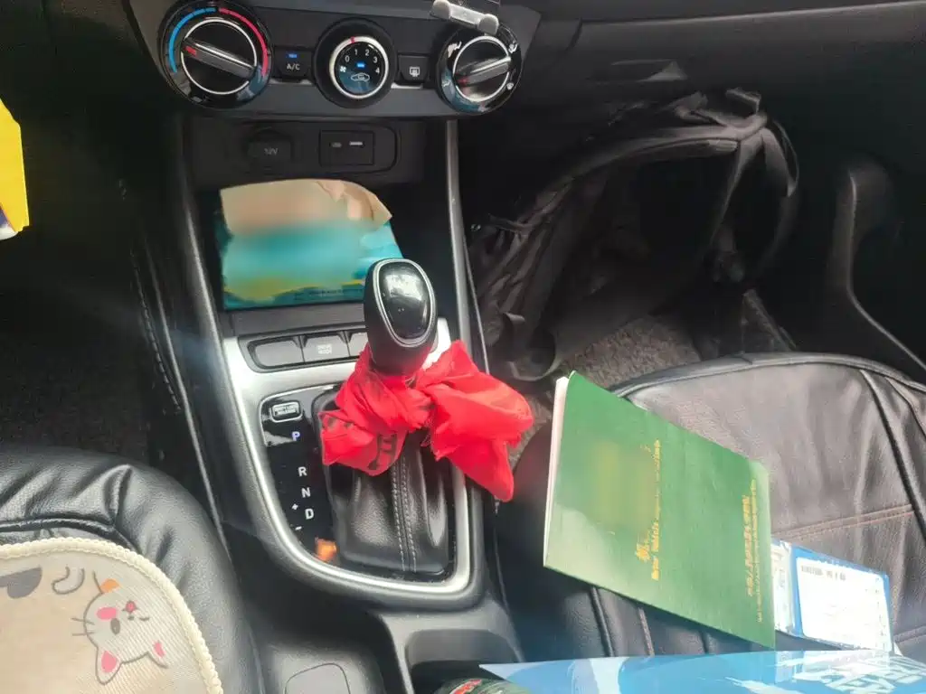 Фото 7 - Hyundai Elantra