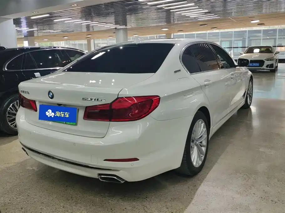 BMW 5 Series New Energy 2019 530Le Luxury Package фото 3