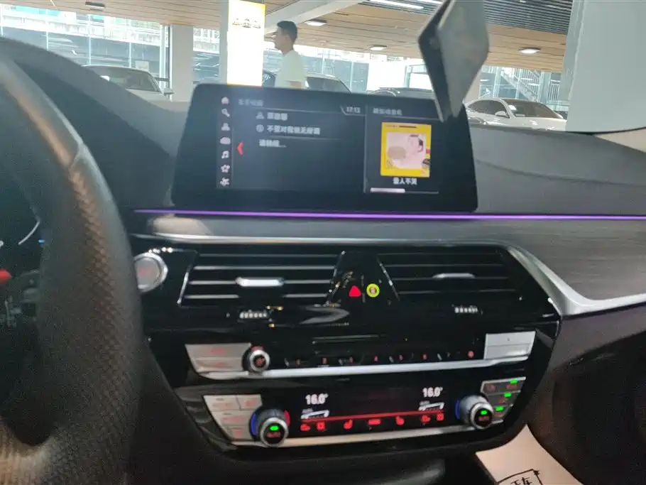 BMW 5 Series New Energy 2019 530Le Luxury Package фото 13