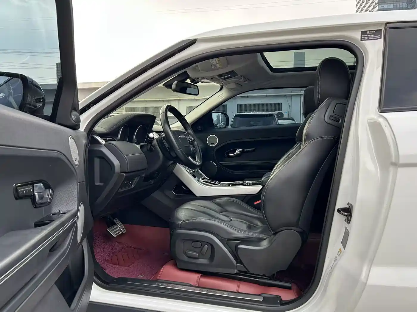 Land Rover Range Rover Evoque (Import) 2013 2.0T 3-door Dynamic Edition фото 4