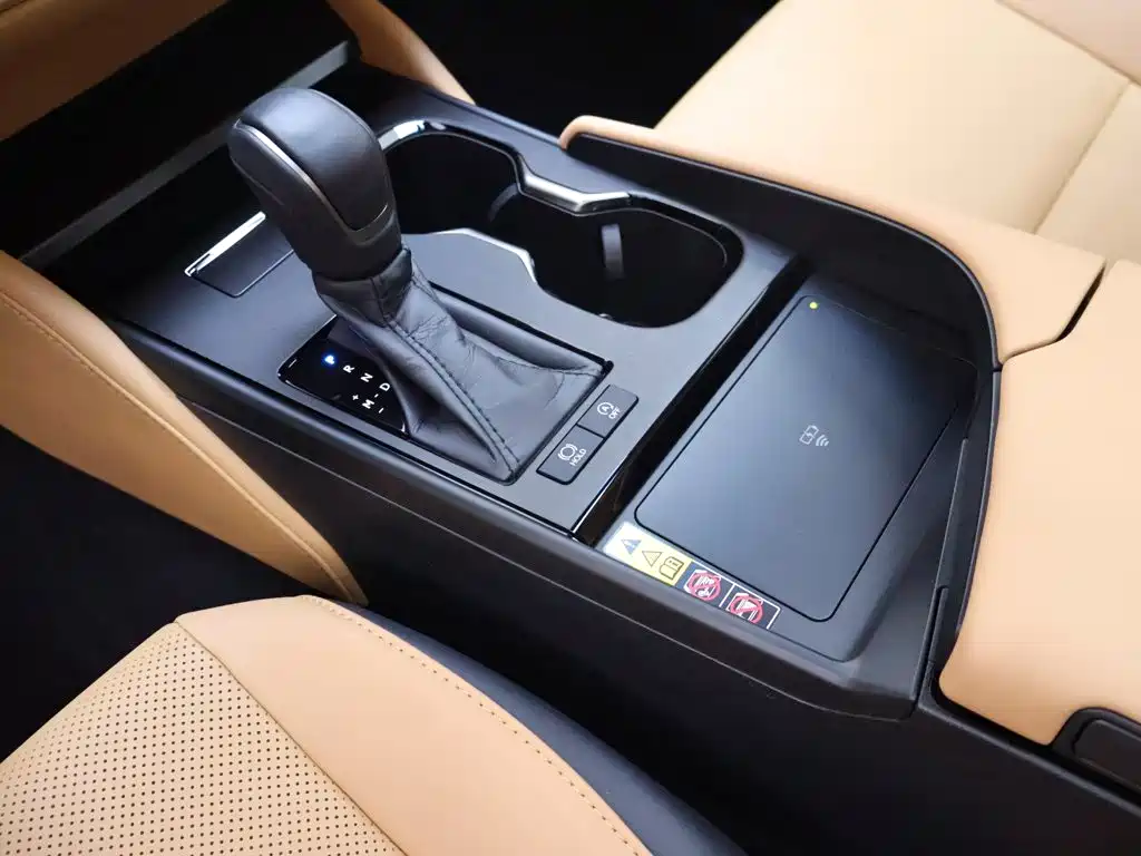 Lexus ES 2026 2025 200 Ultimate Edition