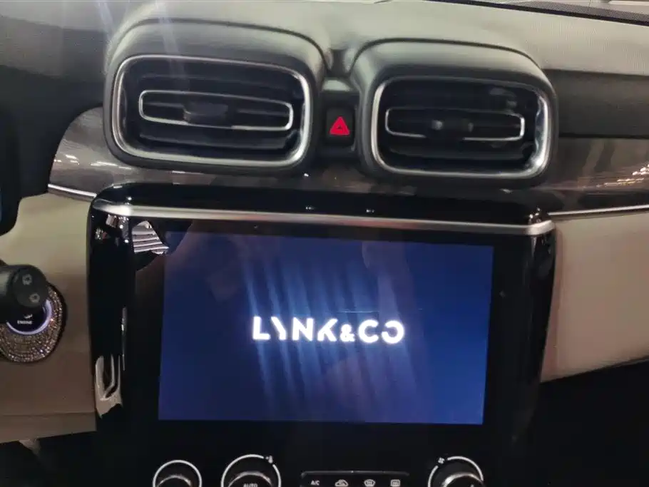 Lynk & Co 02 2019 1.5T DCT 2WD Shine Edition China VI фото 13