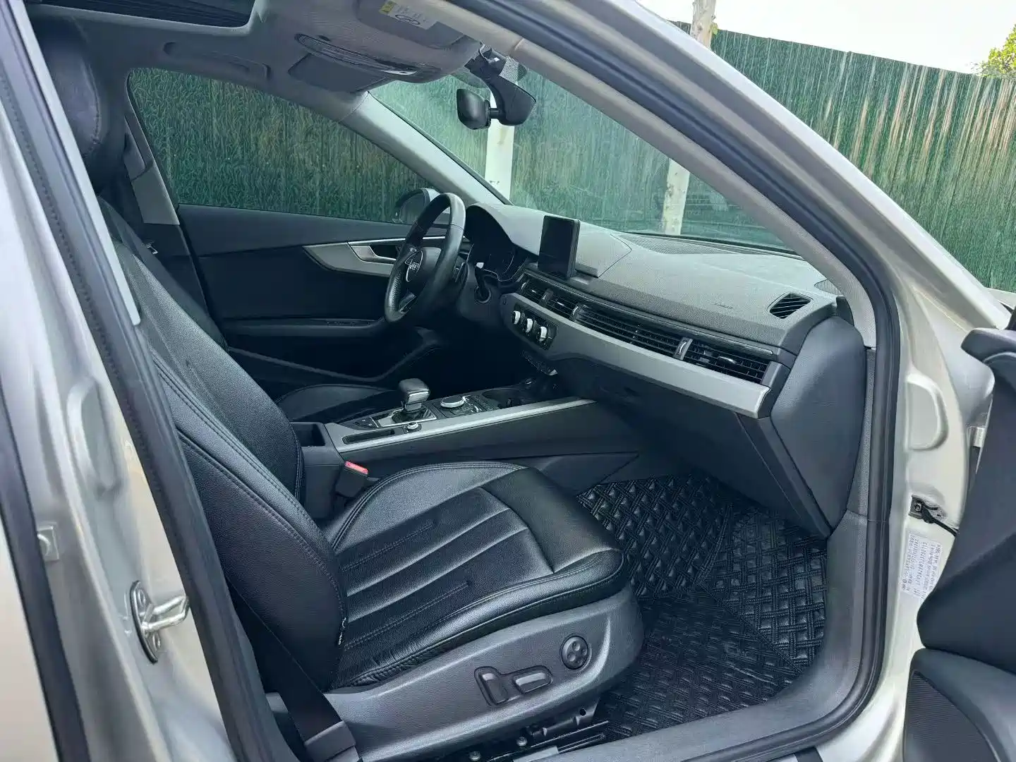 Фото 8 - Audi A4L