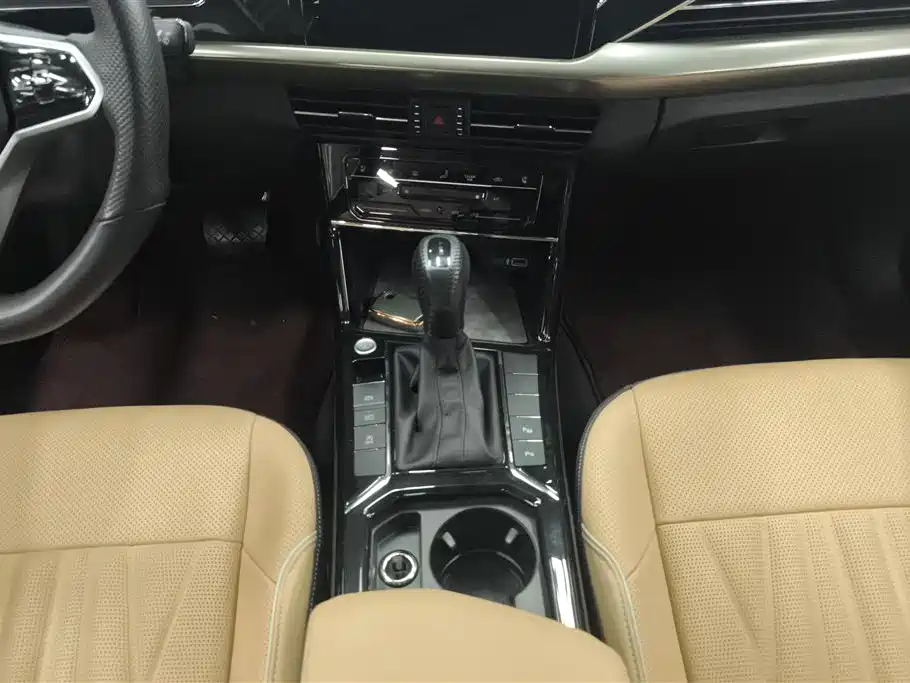 Volkswagen Passat 2022 380TSI Luxury Edition фото 16