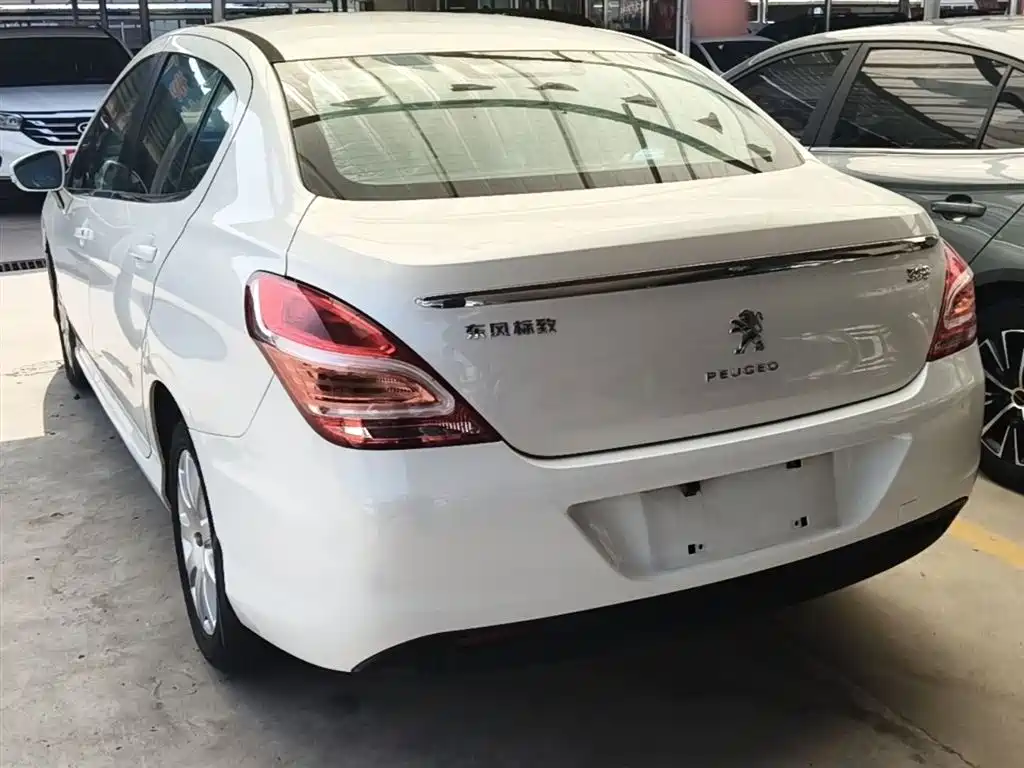 Peugeot 308 2014 Model Joy Edition Classic 1.6L Automatic Superior Style фото 5