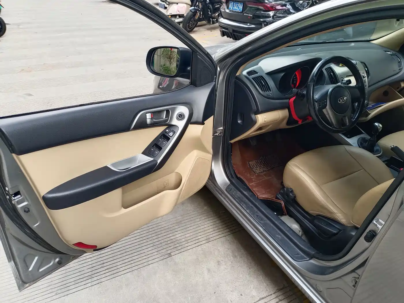 Kia Forte 2009 1.6L MT GLS фото 5