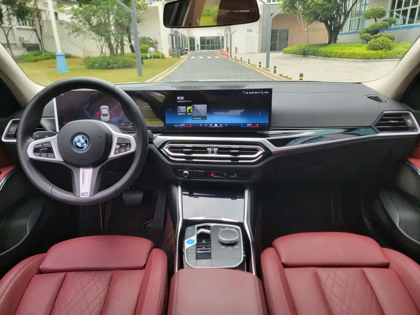 BMW i3 2024 eDrive 35 L фото 9