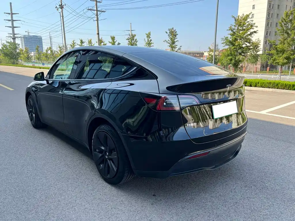 صورة 5 - Tesla Model Y