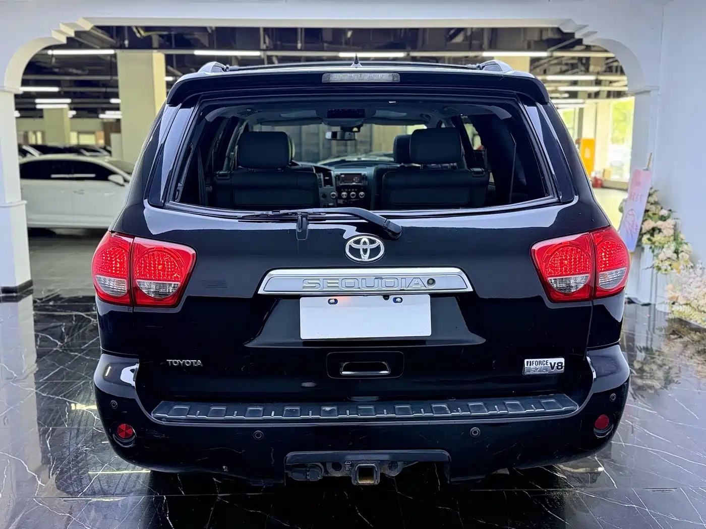 Toyota Sequoia 2010 5.7 Platinum Edition фото 22