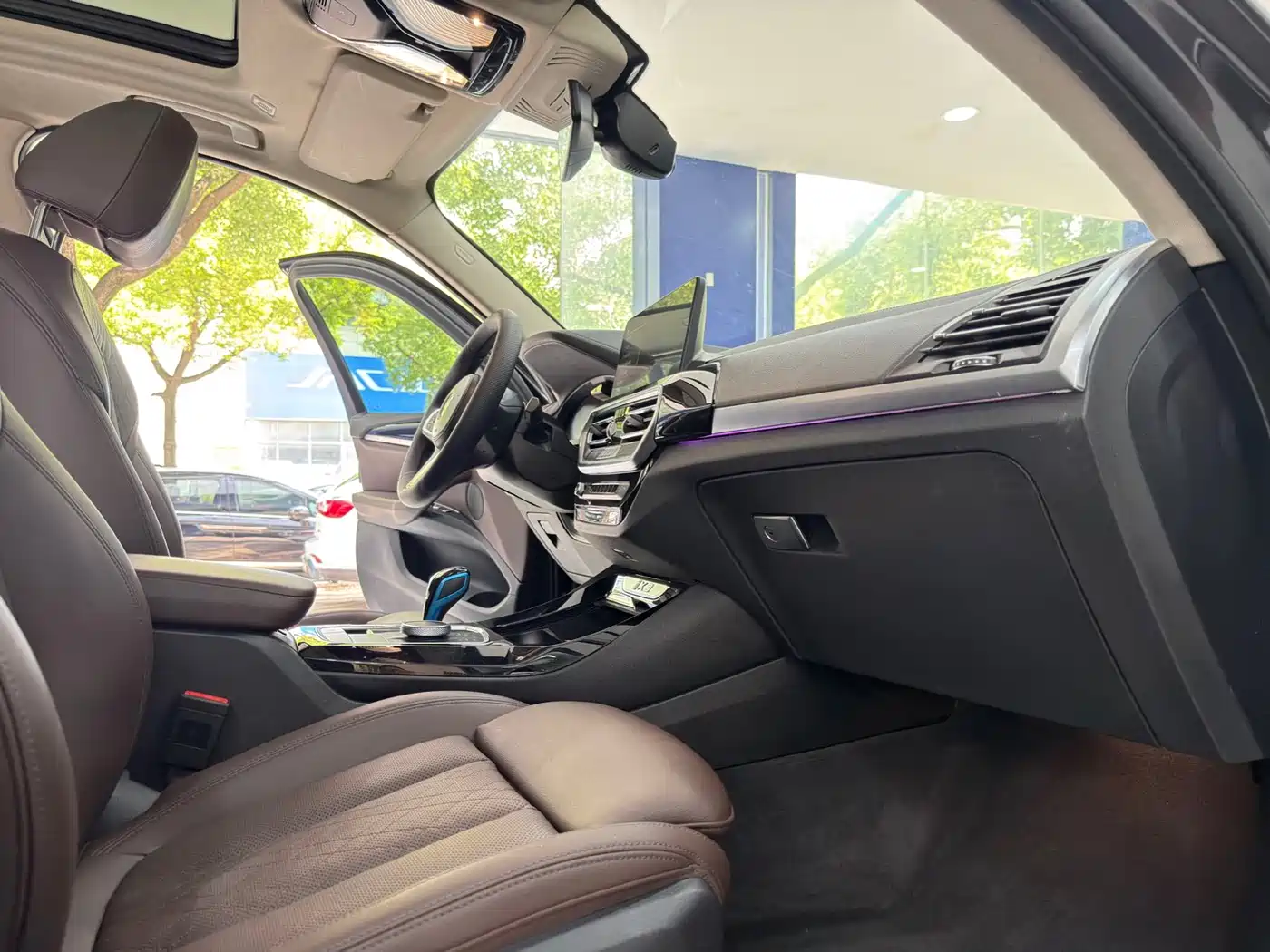 BMW iX3 2022 Leading Edition фото 12