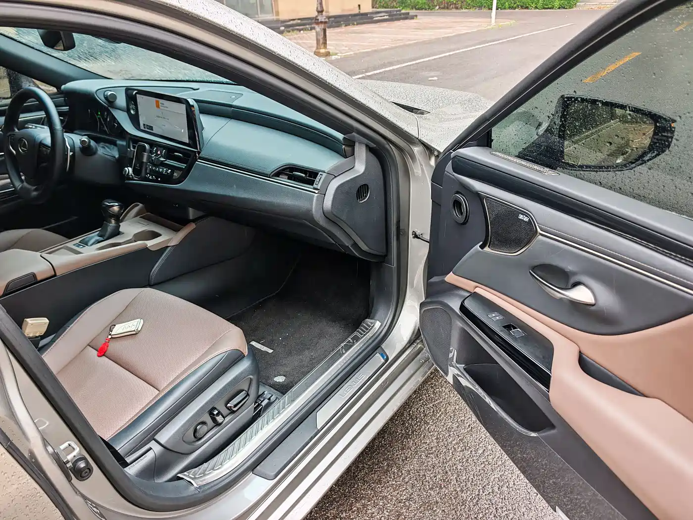 Lexus ES 2022 300h Excellence Edition фото 12