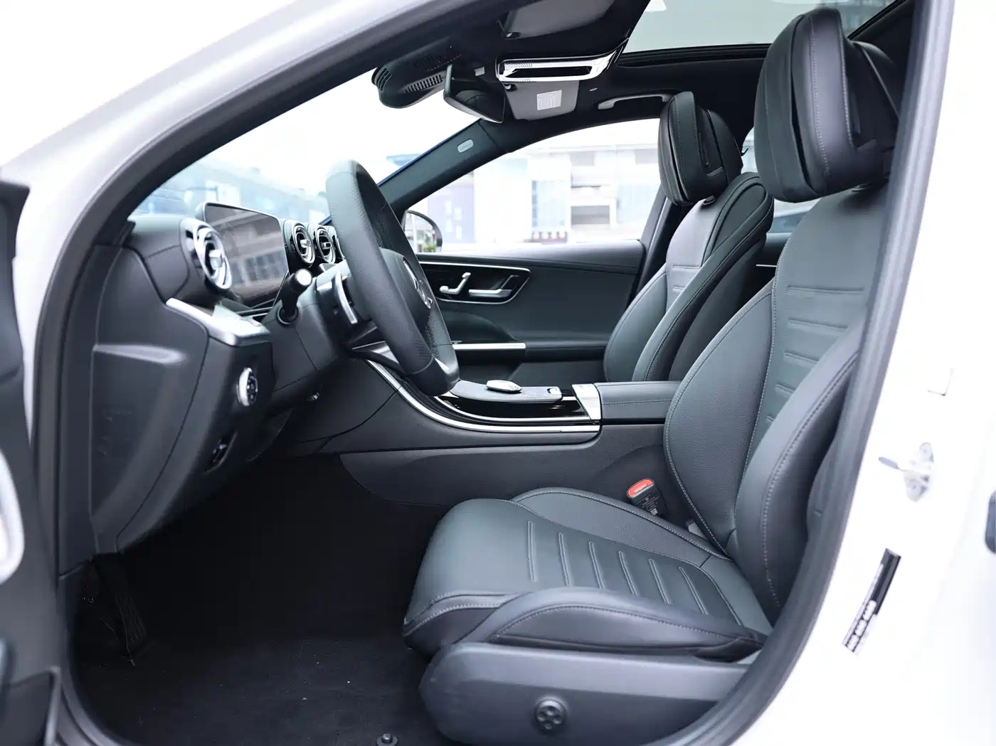 Mercedes-Benz C-Class 2023 Facelift C 260 L Night Sport Edition фото 15