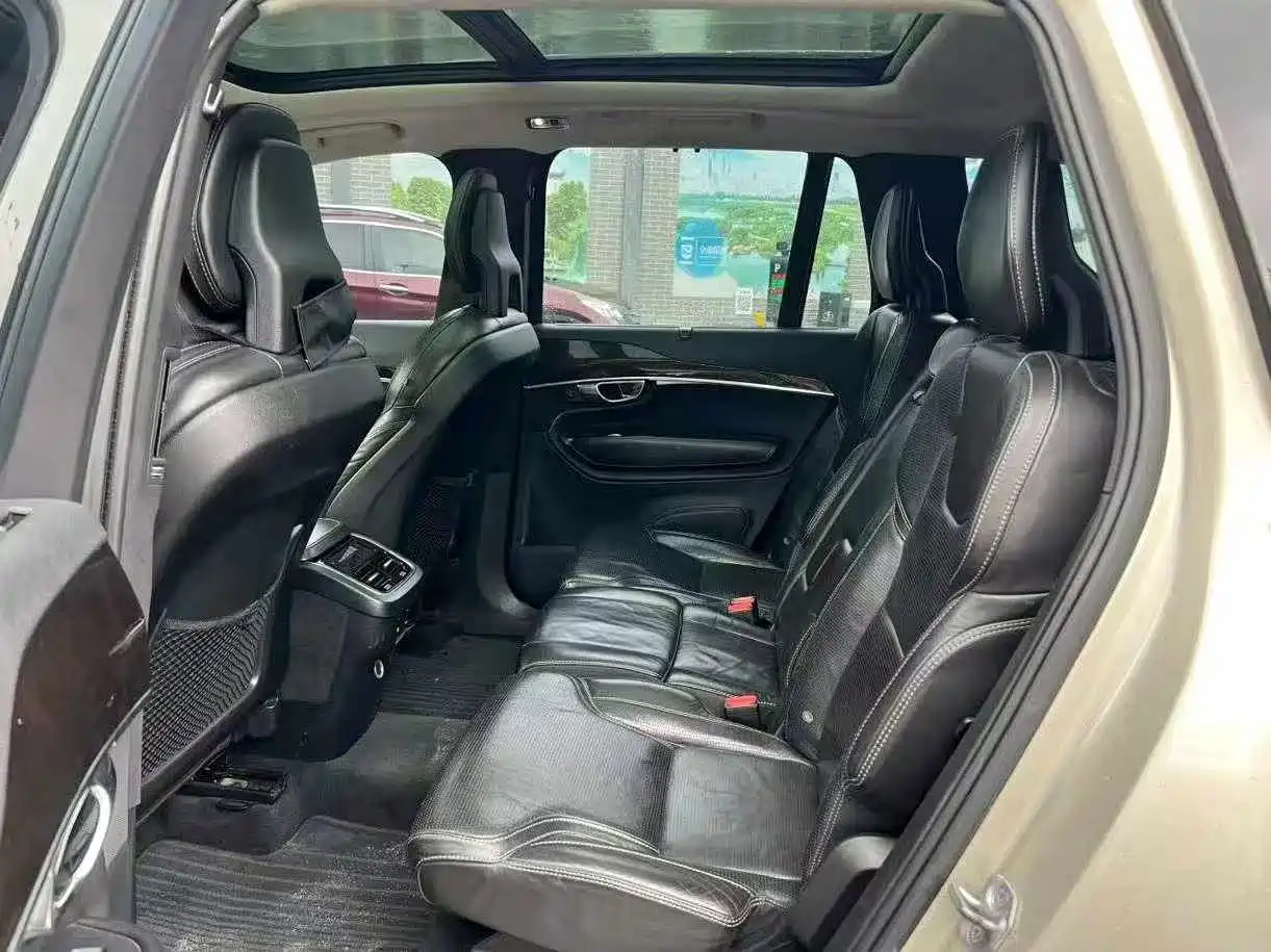 Фото 7 - Volvo XC90