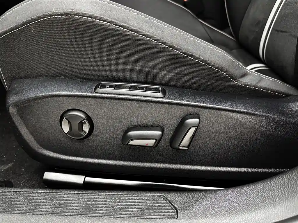 Volkswagen Golf 2021 280TSI DSG R-Line фото 18