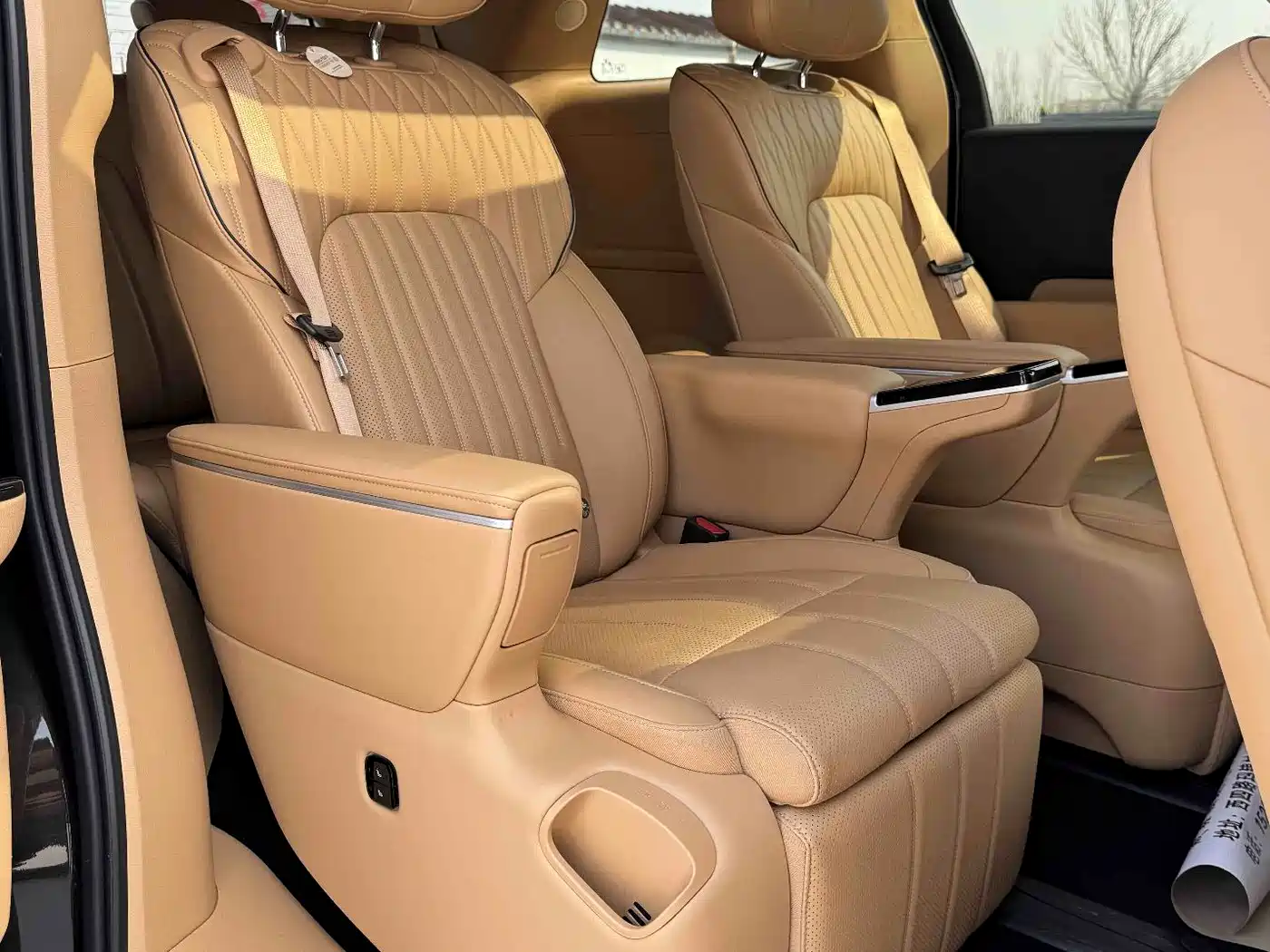 Voyah Auto Voyah Dreamer 2025 PHEV AWD Flagship Kunpeng Edition фото 9