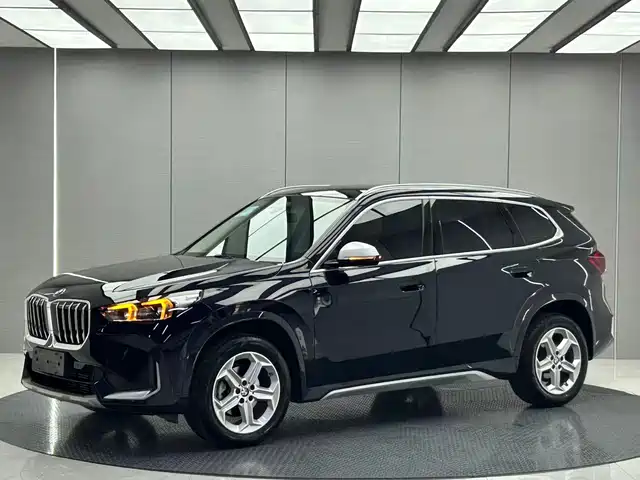 BMW X1 sDrive20Li, X Дизайн-пакет