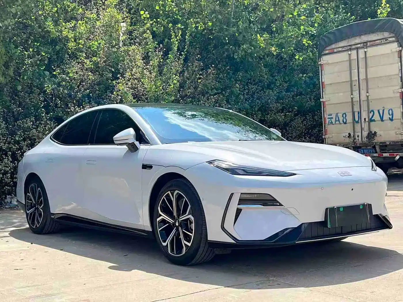 Geely Galaxy Galaxy E8 2025 700km Long Voyage Smart Drive Edition фото 3